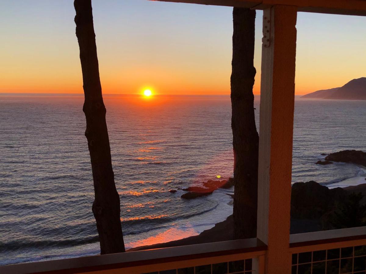 Amazing Oceanview 2 Bedroom Oceanfront! By Oceanviewhottubs Shelter Cove, Ca Tesla Ev Station Exterior photo
